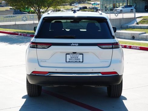 Used 2024 Jeep Grand Cherokee Laredo X w/ Trailer Tow Package image 4