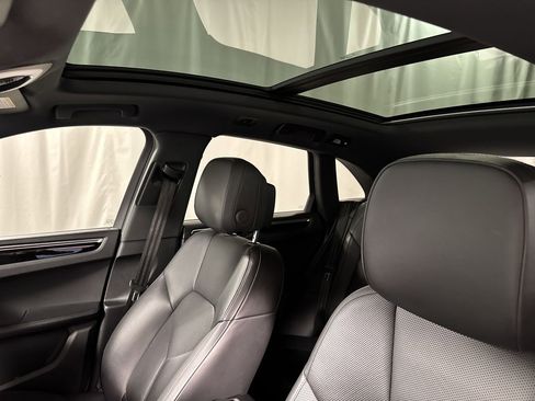 Used 2019 Porsche Macan image 28