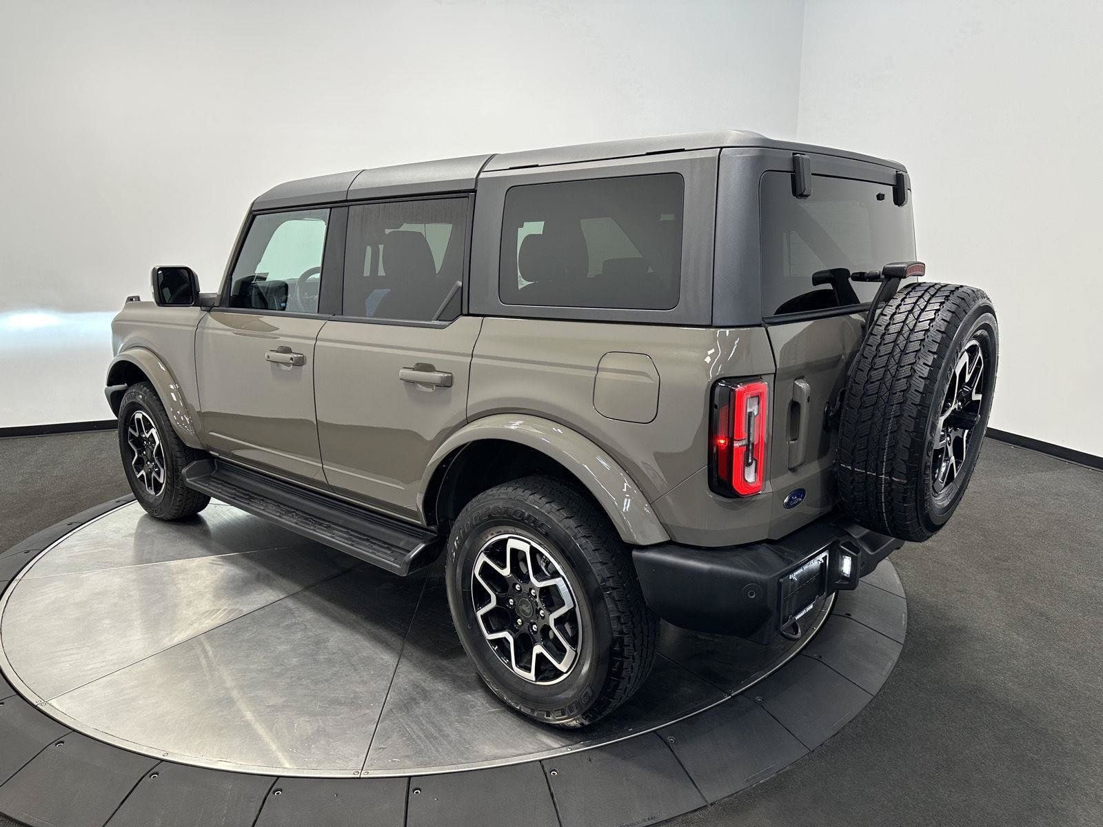 Used 2025 Ford Bronco Outer Banks AWD/4WD image 5