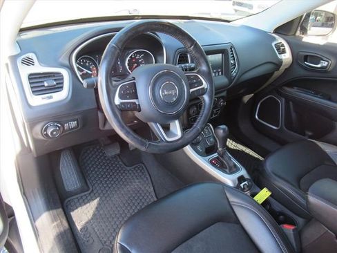 Used 2020 Jeep Compass Latitude w/ Cold Weather Group image 15