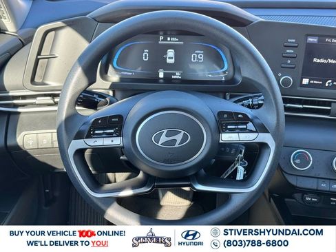 Certified 2025 Hyundai Elantra SE image 22