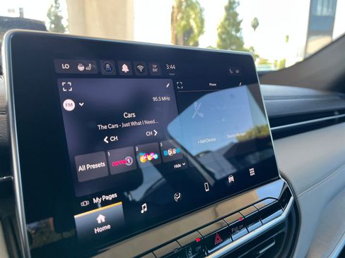 Used 2025 Jeep Compass Limited image 21