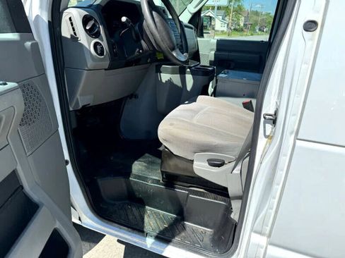 Used 2014 Ford E-250 and Econoline 250 w/ Power Group image 13