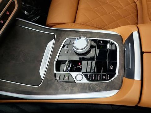Used 2024 BMW X7 xDrive40i w/ M Sport Package AWD/4WD image 69