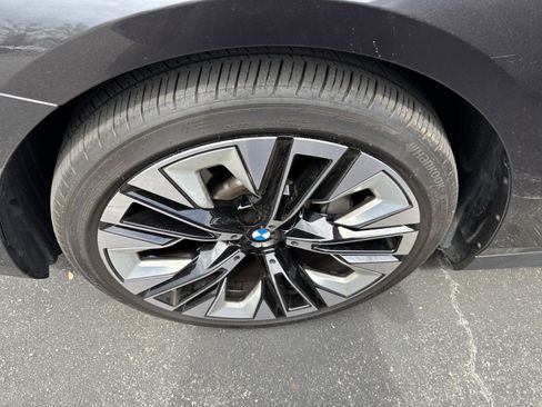 Used 2025 BMW 530i image 12