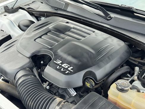 Used 2022 Chrysler 300 Touring L w/ Safetytec Plus Group image 27