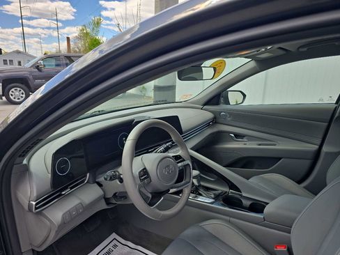 Used 2023 Hyundai Elantra SEL w/ Convenience Package FWD image 12