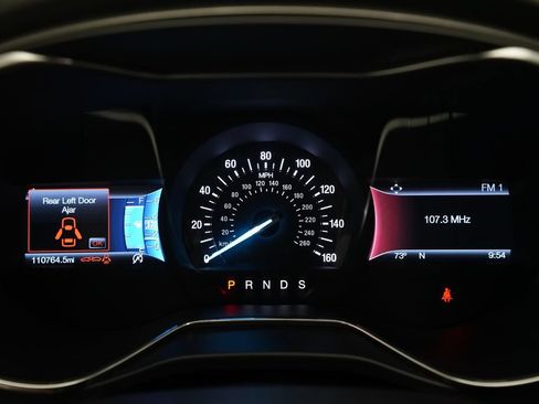 Used 2017 Ford Fusion SE w/ Fusion SE Technology Package FWD image 2