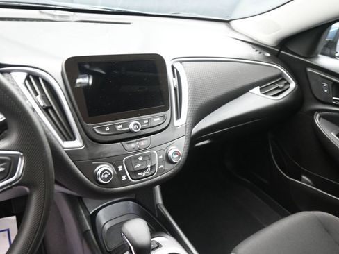 Used 2025 Chevrolet Malibu LS image 12