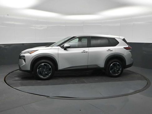 Used 2025 Nissan Rogue SV AWD/4WD image 4