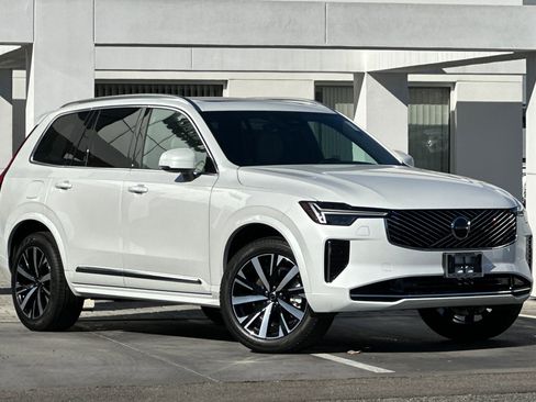 New 2026 Volvo XC90 B6 Core image 2