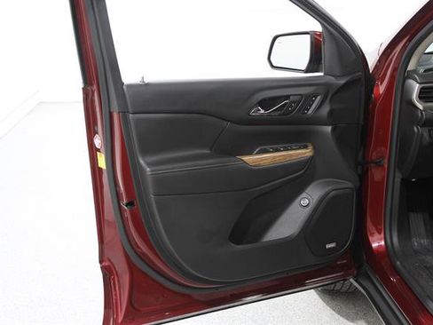 Used 2017 GMC Acadia Denali w/ Technology Package image 4