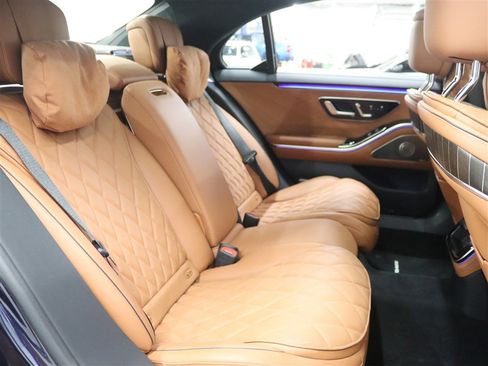Used 2022 Mercedes-Benz S 580 4MATIC Sedan w/ AMG Line Package image 26