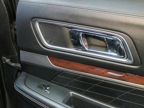 Used 2017 Ford Explorer Platinum image 13