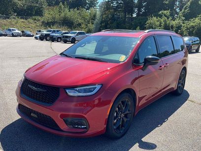 Used 2026 Chrysler Pacifica Limited w/ S Appearance Package