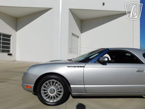 Used 2004 Ford Thunderbird image 10