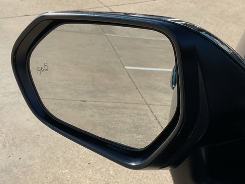 Used 2025 Toyota Camry SE image 11