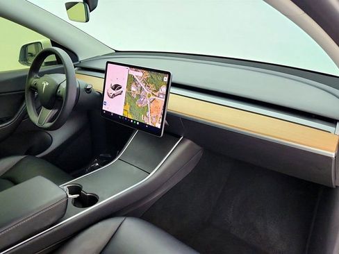 Used 2021 Tesla Model Y Long Range image 30