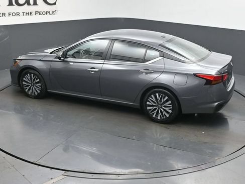 Used 2024 Nissan Altima 2.5 SV FWD image 56