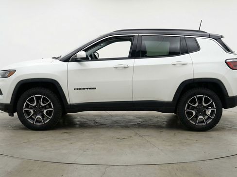 Used 2025 Jeep Compass Trailhawk image 5