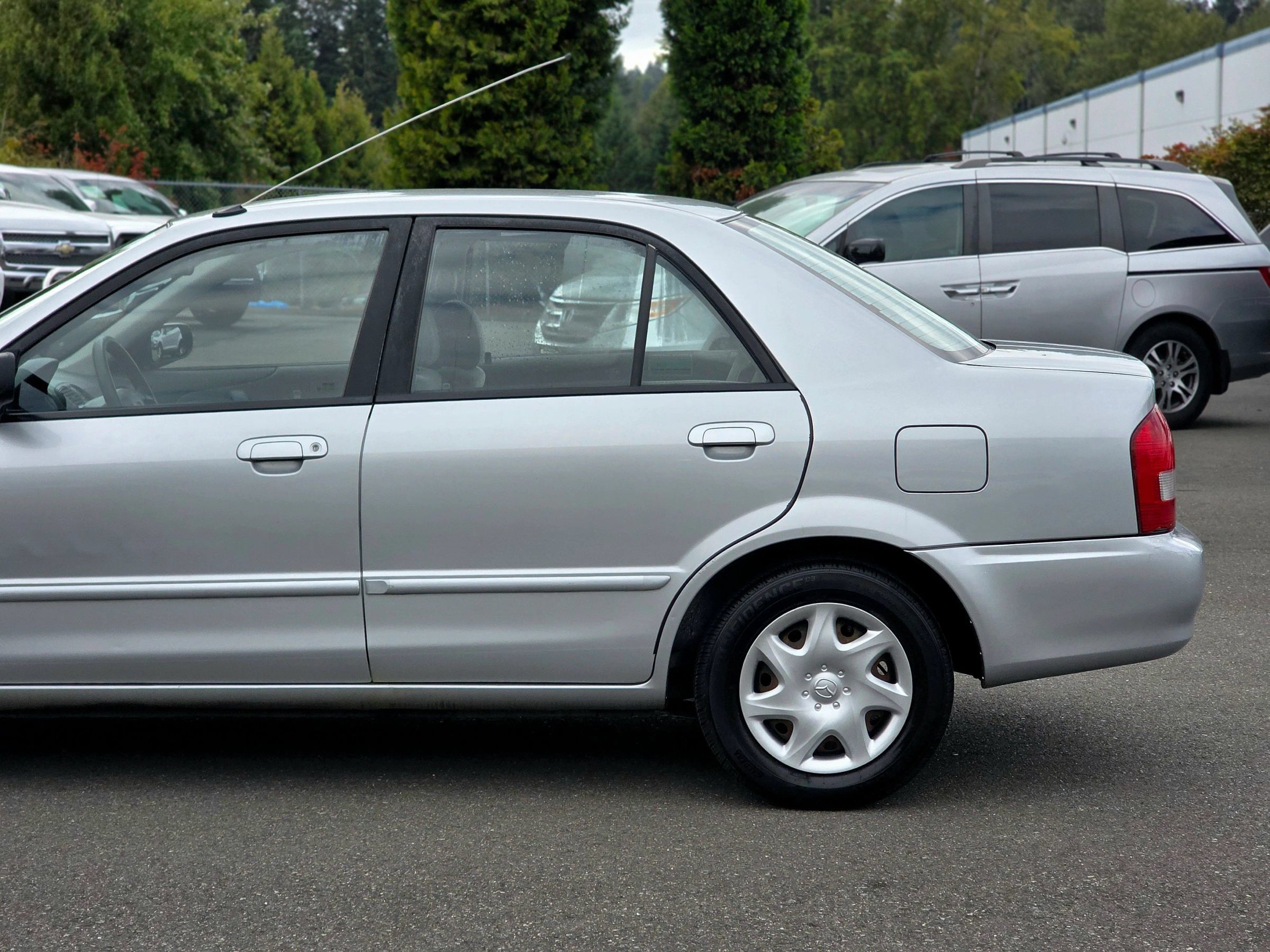 Used 1999 MAZDA Protege FWD image 6