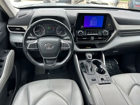 Used 2023 Toyota Highlander XLE image 17