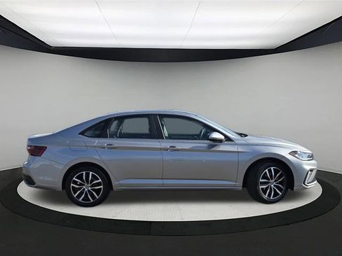 New 2026 Volkswagen Jetta SE image 8
