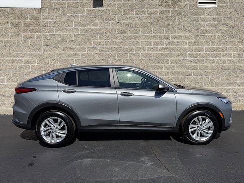 Used 2024 Buick Envista Preferred w/ Convenience I Package image 2