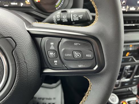 Used 2024 Jeep Wrangler Unlimited image 23