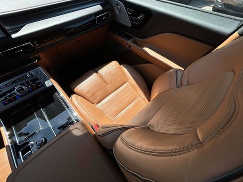 Used 2023 Lincoln Aviator Black Label w/ Jet Package image 14