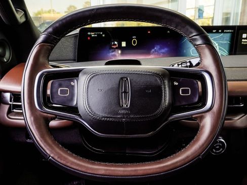 Used 2025 Lincoln Navigator L Reserve AWD/4WD image 14