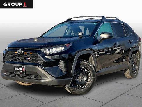 Used 2020 Toyota RAV4 LE image 1