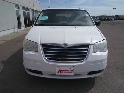 Used 2010 Chrysler Town & Country LX FWD image 3