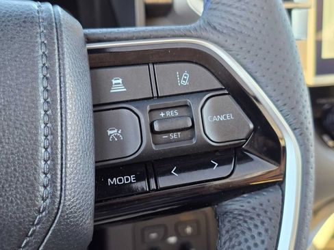 Used 2025 Toyota Sequoia Platinum AWD/4WD image 38