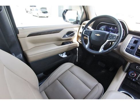 Used 2022 Chevrolet Tahoe Premier w/ Premium Package RWD image 8
