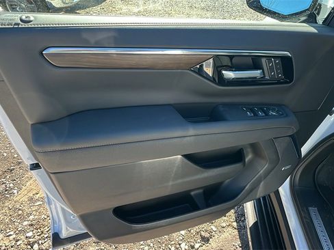 New 2026 Chevrolet Tahoe High Country w/ Sun And Tow Package image 11