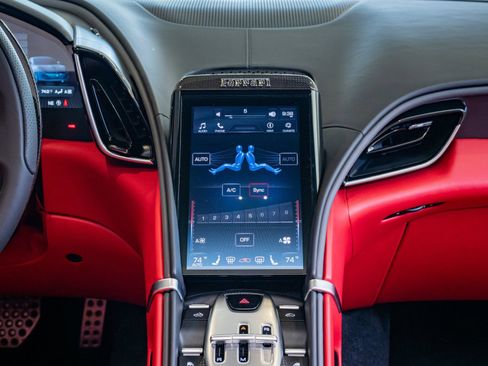 Used 2024 Ferrari Roma Spider image 16