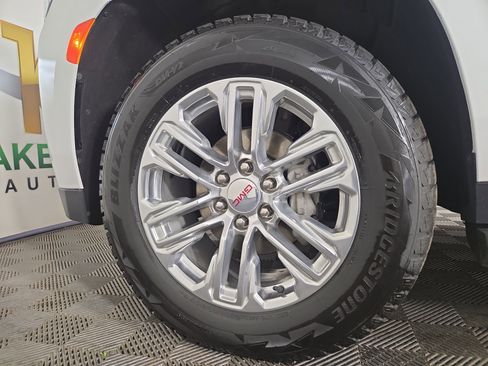 Certified 2023 GMC Yukon SLT w/ SLT Premium Package AWD/4WD image 34
