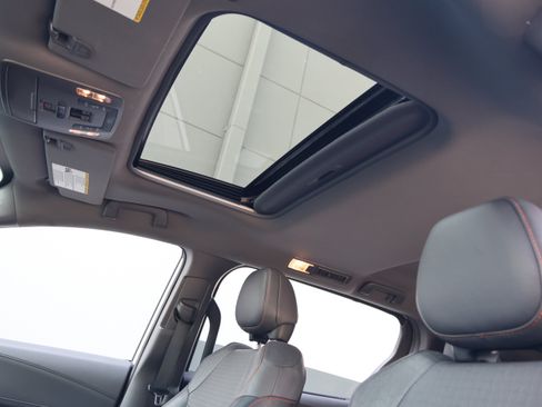 Used 2023 Toyota Sienna XSE w/ XSE Plus Package FWD image 29