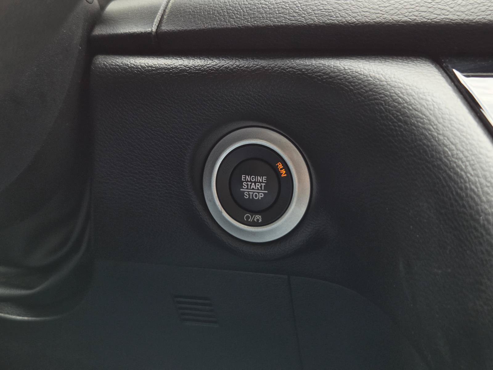 Used 2025 Chrysler Pacifica Select FWD image 15