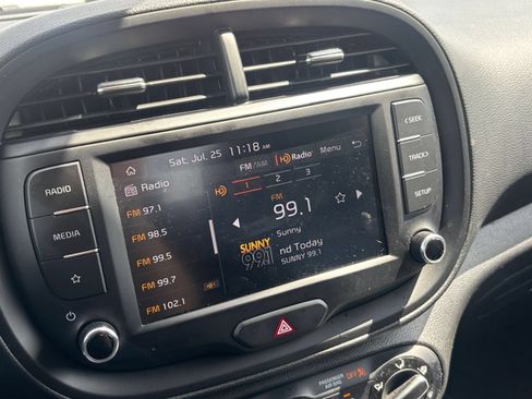 Used 2025 Kia Soul LX w/ LX Technology Package FWD image 20