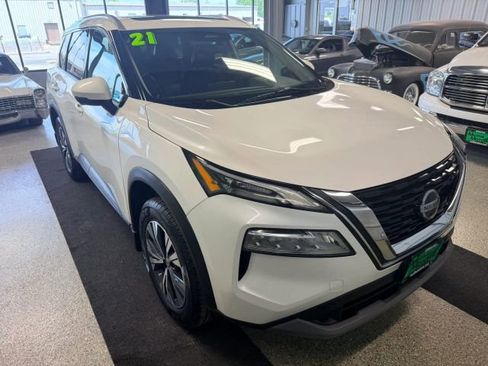 Used 2021 Nissan Rogue SV w/ Premium Package AWD/4WD image 2