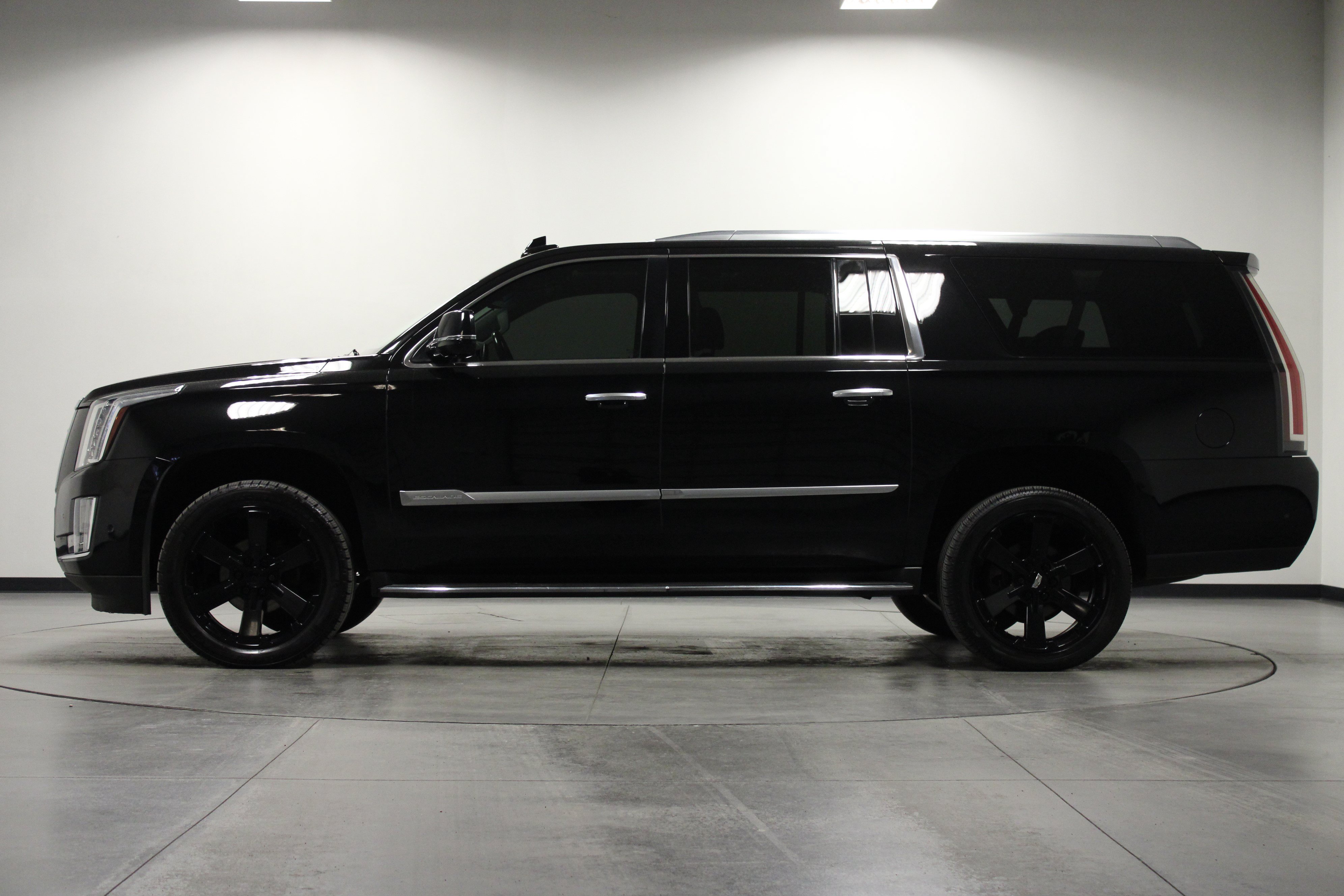 Used 2019 Cadillac Escalade ESV Luxury AWD/4WD image 7