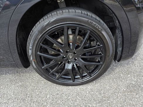 Used 2022 Maserati Levante GT image 11