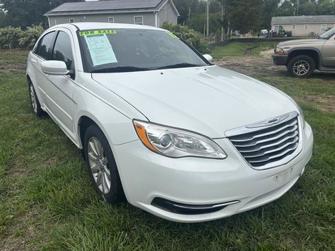 Used 2012 Chrysler 200 Touring FWD image 3