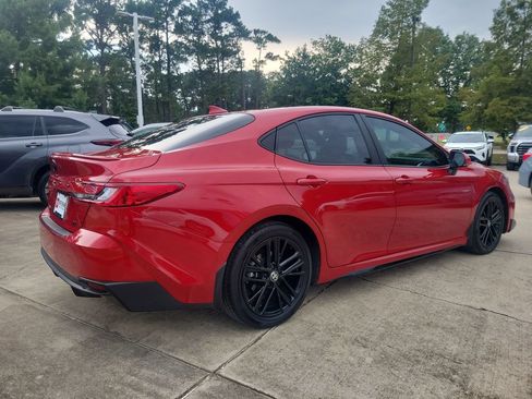 Used 2025 Toyota Camry SE w/ Convenience Package FWD image 7