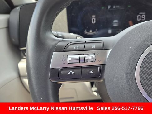 Used 2025 Hyundai Kona SEL FWD image 24
