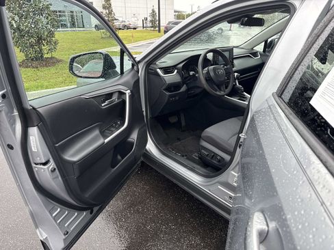 Used 2020 Toyota RAV4 XLE FWD image 19