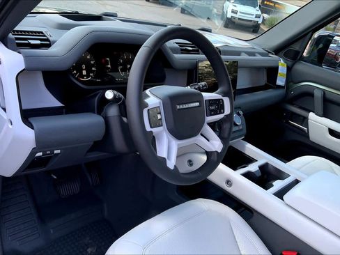 New 2025 Land Rover Defender 130 X-Dynamic SE image 8