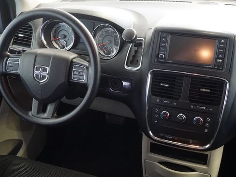Used 2020 Dodge Grand Caravan SE FWD image 21
